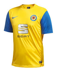 Aus dem löwen wurde ein hirsch. Eintracht Braunschweig 2013 14 Heimtrikot