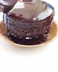 Receita De Bolo De Chocolate Com Cobertura De Chocolate Vegano Video Chocolate Cake Decoration Cupcake Cakes Candy Cakes