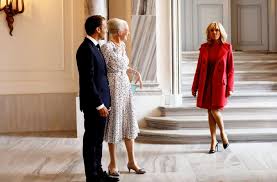 You probably shouldn't assume that everyone who comes out to see you is a huge fan. Brigitte Macron Sieht Rot First Lady In Red Panorama Stuttgarter Zeitung