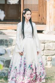 Adu Gaya Idol Kpop Kenakan Hanbok Menawan Dengan Sentuhan Tradisional Dress Up Yoona Model Pakaian Gadis