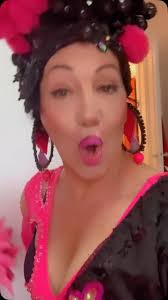 Já é carnaval e eu sempre fui louca pela Carmen Miranda 💓📣📣📣📣📣,  Venham assistir a gente :, Eu e a pequena notavel @soudorabueno , Dias 8 e  22 de fevereiro as 18:30, Na @buchettedelvinocasagrilo , ...