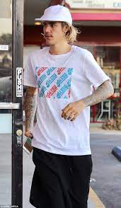 Justin Bieber And Hailey Baldwin Step Out For Burgers In La Justin Bieber Justin Bieber Style Justin