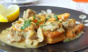 On peut utiliser ce célèbre nappage blanc pour toutes les viandes blanches, même si le veau est la. Blanquette De Veau A L Ancienne Le Blog Cuisine De Samar