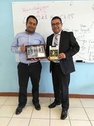 ENTREGA DE RECONOCIMIENTO AL MTRO. LUIS RAÚL HERNÁNDEZ AVENDAÑO, JUEZ DE  TRIBUNAL DE ENJUICIAMIENTO DEL PJEO Y AUTOR DEL LIBRO "LEY NACIONAL DE  EJECUCIÓN PENAL: UN NUEVO PANORAMA, COMENTARIOS, RETOS Y PERSPECTIVAS";