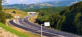 Însă, în urmă cu o lună, pe acest lot a apărut o fisură în asfalt, cu o lungime de 15 metri și o lățime de un centimetru. E Ilegala Rezilierea De Catre Cnair A Contractului Cu Constructorii