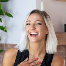 Rosie Warner's Instagram, Twitter & Facebook