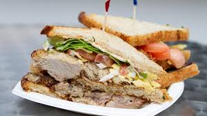 Pare che questo gustoso sandwich sia negli anni però sono nate infinite varianti, che prevedo l'uso di diversi ingredienti. Club Sandwich Come Preparare La Ricetta Originale Del Re Dei Panozzi Wine Dharma