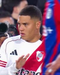 JUANFER INGRESÓ EN RIVER Y DIO INICIO A SU TERCER CICLO EN EL CLUB! A los  60´, Quintero reemplazó a Lencina. El Millonario y #SanLorenzo igualan 0-0.  #TorneoClausura