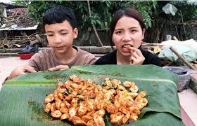 Hành trình về quê thăm bà tân vlog ở bắc giang sau loạt lùm xùm trên mạngcả thôn chùa từ người trẻ đến trẻ con ai cũng biết nhà bà tân ở đâu. Sau 1 NÄƒm Váº¯ng Bong Con Dau Ba Tan Vlog Len Tiáº¿ng Chuyá»‡n Chia Tay HÆ°ng Vlog