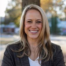 Recruiter confession… I always feel like a bit of a Grinch rejecting  candidates the week of Christmas. 🎄😬 The thing is, I 𝘢𝘮 working, and  when I have an update, my instinct