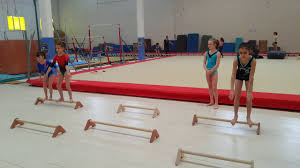 The sport is governed by the fédération internationale de gymnastique (fig), which designs the code of points and regulates all aspects of elite international competition. Gioco Di Equilibrio Ginnastica Artistica Csb Youtube