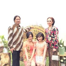 Kisah cinta keduanya bakal menghadapi berbagai cobaan di film kedua ini. Kenal Lebih Dekat Zara Jkt 48 Gadis Imut Pemeran Disa Adik Dilan