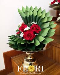 Sirih junjung atau sirih dara merupakan dulang hantaran yang mengepalai rombongan hantaran meminang. Sirih Junjung By Flori Malaysia Tropical Floral Arrangements Church Flower Arrangements Tropical Flower Arrangements