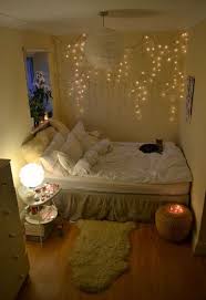32 Comfy Small And Simple Hipster Bedroom Decorating Ideas Bedroom Bedroomdecor Bedroomdesign Home Room Inspiration Bedroom Inspirations