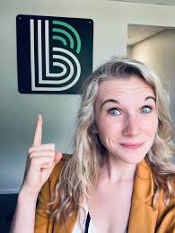 Lori Conn's Instagram, Twitter & Facebook