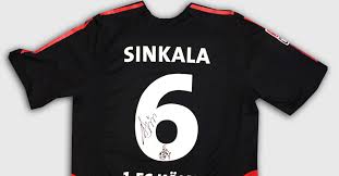 Die kritik hatte sich auf ältere einträge des. Andrew Sinkala Signiert Trikot Aus Seiner Zeit Beim 1 Fc Koln
