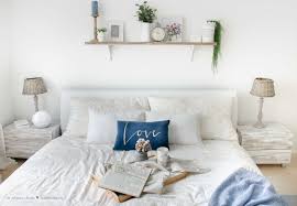 Neue gardinen oder eine auffallend schöne tagesdecke verschönern mit einem schlag das. Be Happy Wie Man Mit Wenig Geld Und Aufwand Ein Schlafzimmer Verschonern Kann Spiritoase