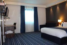 Holiday inn express stratford is just 8 minutes' walk from stratford underground station and 2 minutes' walk from stratford high street dlr, offering direct services to canary wharf and london's west end. Holiday Inn Express London Stratford An Ihg Hotel London Aktualisierte Preise Fur 2021