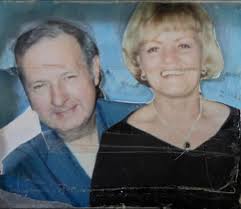 Can someone edit wedding photos to isolate the bride and her late sister?