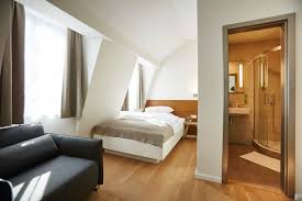 Im unterkellerten haupthaus befinden sich derzeit 3 wohnungen. Kontakt Zum Hotel In Bad Belzig Paulinen Hof Seminarhotel