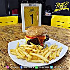 Rojak rojak adalah hidangan yang mengandungi doh yang digoreng, kentang rebus, udang goreng, telur rebus, taugeh, buah berangan air dan timun dicampur dengan kuah kacang pedas manis. Mhr Burger S Tempat Makan Sedap Di Port Dickson Facebook