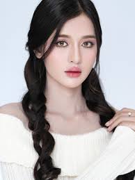 CR by Cai & Rithica • 씨알 코스메틱 Lens : Flora Brown (0.00 -1000) Model : Anna  Crinigan