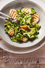 Leichtes Low Carb Rezept Halloumi Mit Zucchini Pesto Nudeln Rezept Zucchini Nudeln Low Carb Rezepte Rezepte