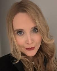 Liz Kirkland's Instagram, Twitter & Facebook