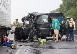 Începând cu 1 decembrie curent, cetăţenii republicii moldova care au rude, prieteni stabiliţi în ţările uniunii europene nu vor putea transmite colete cu produse alimentare celor dragi. Accident Ungaria News Romania