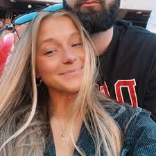 Leslie Farris (@itzmelesliee)