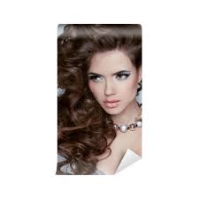 Zuerst von all, sollten sie wissen, dass es viele verschiedene wellige styles, die sie wählen können für ihre gesichtsform und. Fototapete Lange Gewellte Haare Schone Brunette Frau Mit Lockigen Frisur Pixers Wir Leben Um Zu Verandern