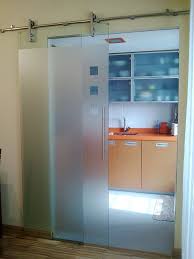 Hola que tal como éstas mi nombre es giovanni hernández claro que sí para donde requieres el servicio? Ejemplo Puerta Y Fijo De Acero Y Cristal Para Cocina Puertas De Aluminio Puertas De Cristal Botiquin Para Bano