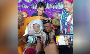 11 semasa rut menyebut tentang boaz buat kali pertama, naomi berkata, lelaki itu saudara kita yang berhak untuk menebus kita. Seorang Remaja 13 Tahun Dipaksa Kahwini Lelaki Layak Digelar Bapa