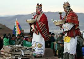 La paz, bolivia (ap) — el presidente de bolivia, luis arce, celebró el lunes el año nuevo andino 5529 con pedidos de salud y para que la nación sudamericana pueda vencer la pandemia del nuevo. Www Villsethnoatlas Wordpress Com Ajmarowie Aymara Summer Solstice Bolivia Summer Solstice Inca Solstice