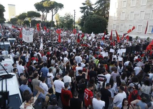Protestat për Triumfin e Kombit/News 24 krenari kombëtare