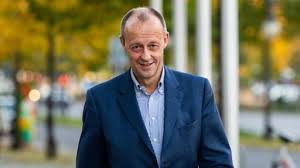 Spahn ist noch vergleichsweise jung, er muss noch nicht jetzt den sprung ins kanzleramt. Mitgliederbefragung Junge Union Stimmt Fur Merz Tagesschau De