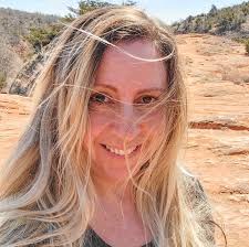 Melanie Metz's Instagram, Twitter & Facebook