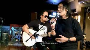 Chord Gitar Jangan Pernah Berubah St12 Biarkan Waktu Teruslah Berputar Tribunnews Com Mobile
