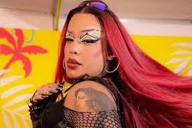 Gloria Groove celebra 8 anos de relacionamento com clique raríssimo