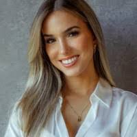 Sarah Handel's Instagram, Twitter & Facebook