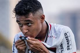 Jogador do Bragantino recebe alta hospitalar após acidente no interior