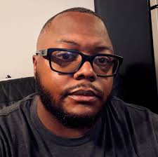 I swear I'm pushing you out of the picture😂 @itsgreat2bme Every shoot was  amazing with @erikayrosephoto ❤️ #WTB