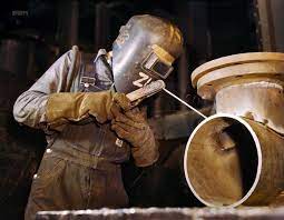 June 1942 Combustion Engineering Co Chattanooga Tennessee Welder Making Boilers For A Ship Welding Welding Helmet Welders