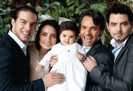 Eugenio gonzález derbez (born september 2, 1961 in mexico city, mexico) is a mexican comedian who wrote, produced, and starred in a number of. Eugenio Derbez On Twitter Vi Que Esta En Tendencia Compartir Fotos De Cuando Eramos Mas Jovenes Aqui Les Dejo Una Foto De Como Me Veo De 7 Meses De 22 Anos De