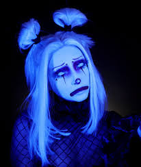 🎪 ⠀⠀⠀⠀⠀⠀⠀⠀⠀ ⠀⠀⠀⠀⠀⠀⠀⠀⠀ Makeup: @blendbunnycosmetics x @glisten_cosmetics x  @linsmakeuplooks water activated palette (heart, minimum effort) &  @donidarkowitz Little Miss She Never Misses palette (pain) @mehronmakeup  clown white lite ...