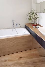 een nieuwe badkamer of een badkamer renoveren kan al snel wat geld kosten het is dus belangrijk om vooraf goed na te de badkamer badkamer plank badkamer vloer