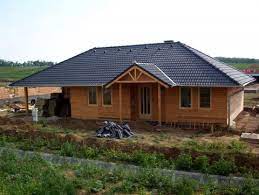 Le case in legno oggi sono molto apprezzate e rivalutate rispetto a qualche anno fa, e molta gente per costruire una casa in legno, quindi un prefabbricato di qualsiasi metratura, case ampie come casette in legno abitabili di 20 mq, come per le case in. Case Abitabili In Legno Case In Legno Casette In Legno Per Campeggi