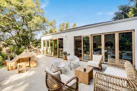 Kings outdoor living, hobart, tasmania. Mid Century Modern Design With Indoor Outdoor Living Featuring Folding Doors Mid Century Terrasse Los Angeles Von Ag Millworks Houzz
