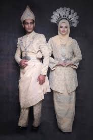 Akademi seni tradisional warisan melayu. Baju Songket Tradisional Pengantin Lelaki Dan Perempuan Services Others On Carousell
