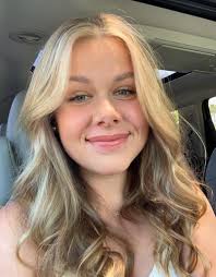 Hi everyone !! My name is Zoe Rager and I am a babysitter/pet sitter around  the Franklin/Berry Farms area. I have been babysitting for about 7 years  now and I have both